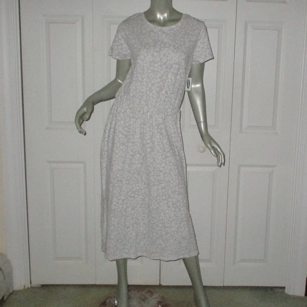 OLD NAVY Gray & White Floral Short Sleeve Mid-Calf Dress